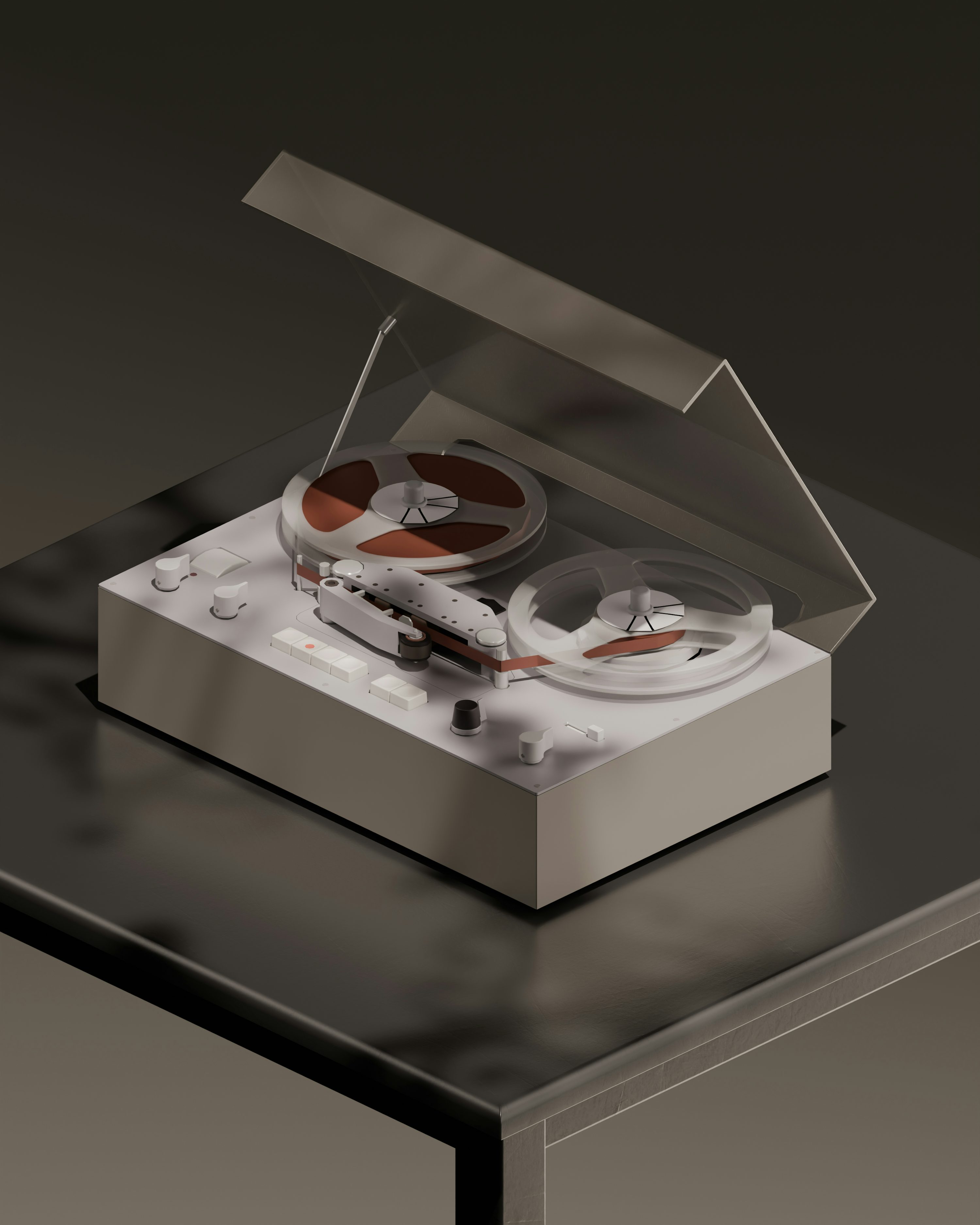 Magnétophone à bobines vintage avec couvercle ouvert