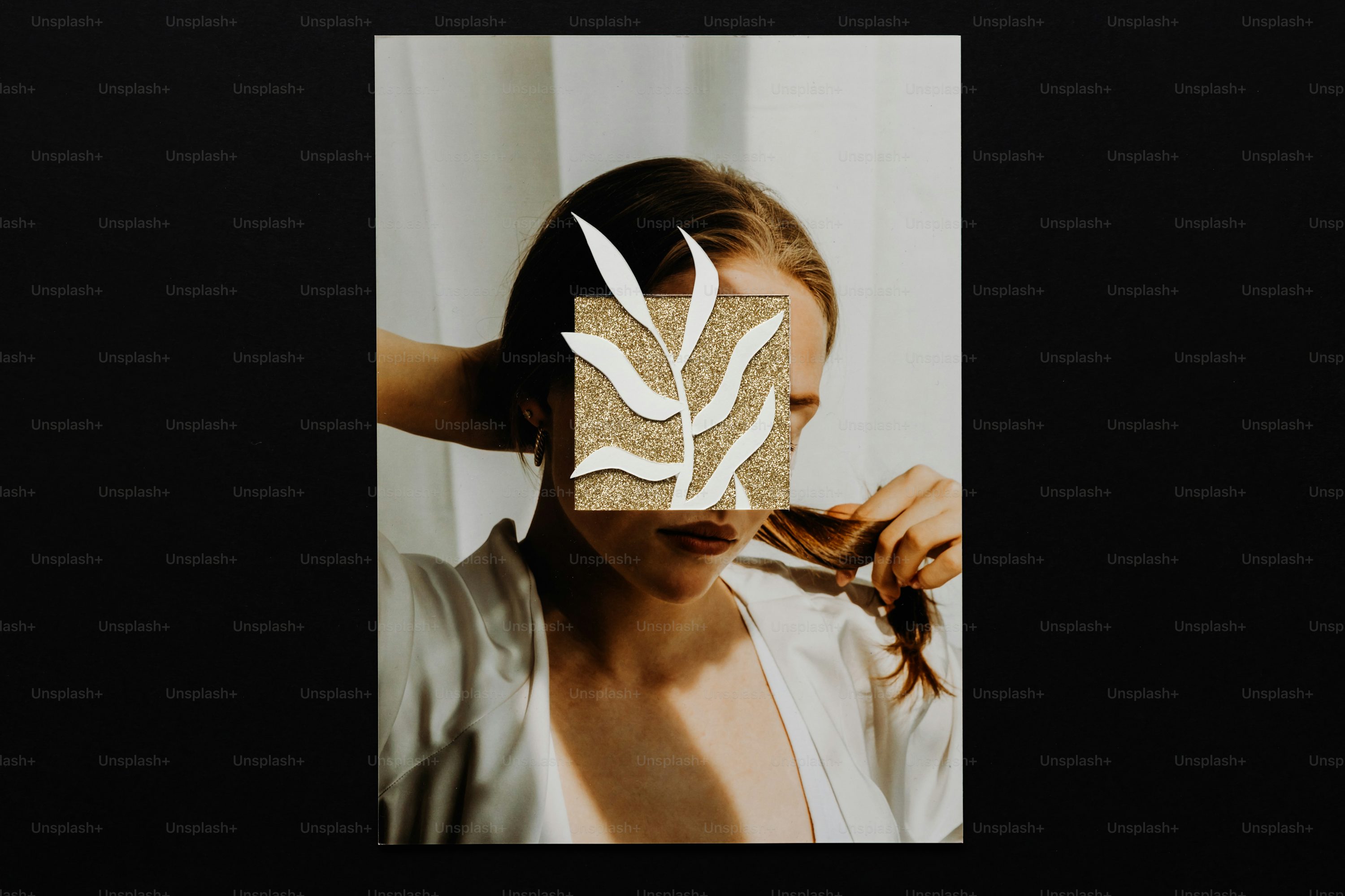 Femme avec un design végétal abstrait couvrant le visage